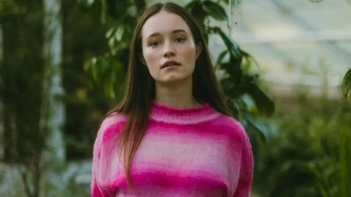 Sigrid kündigt neue Single „The Hype“ für nächsten Freitag an